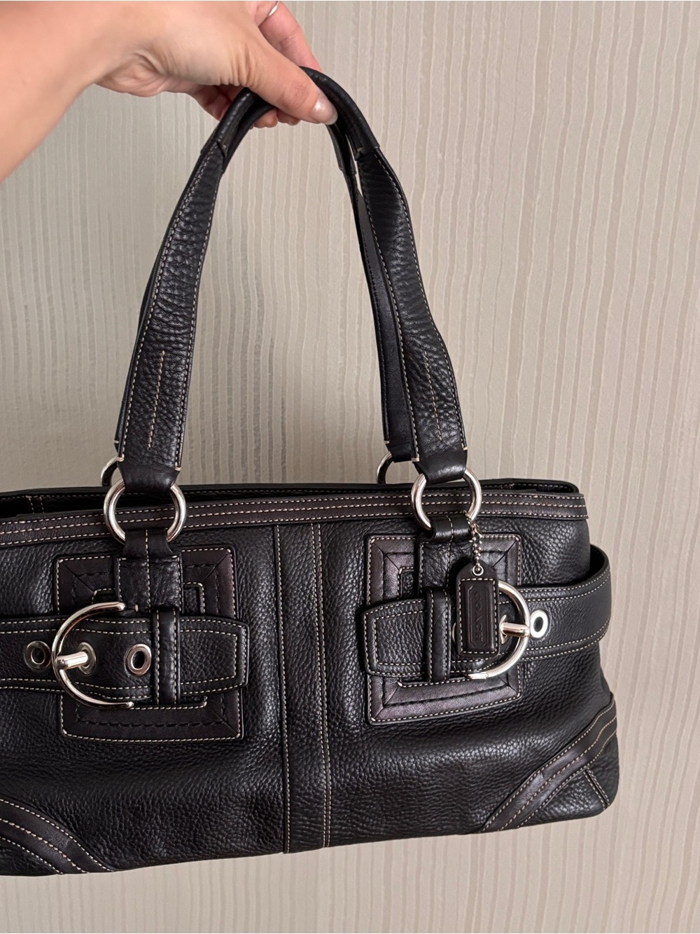 Vintage Y2K coach pebbled leather shoulder bag with silver hardware